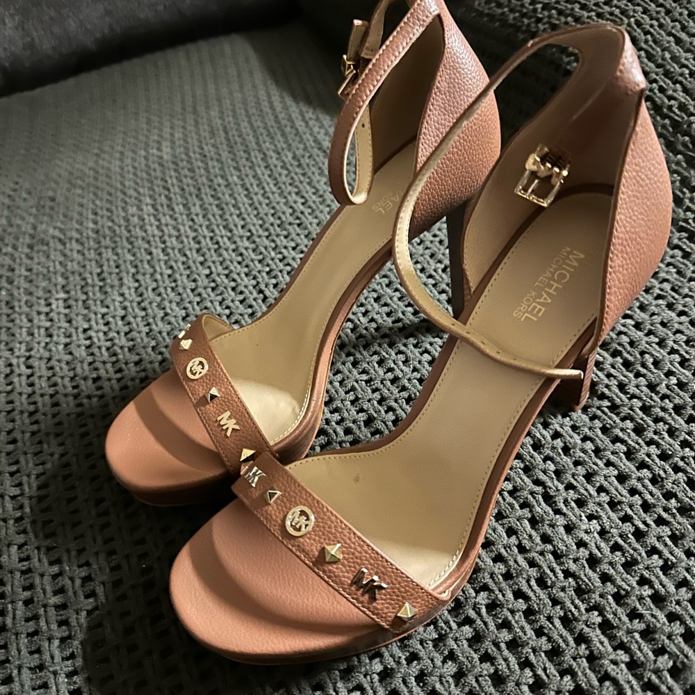Michael Kors Margot Platform Luggage Size 7.5